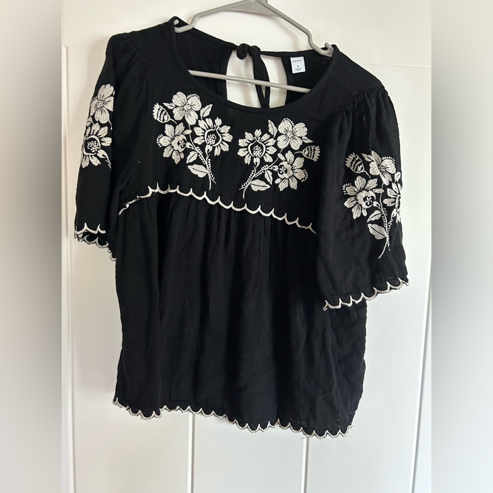 Old Navy Black Embroidered Blouse Size M